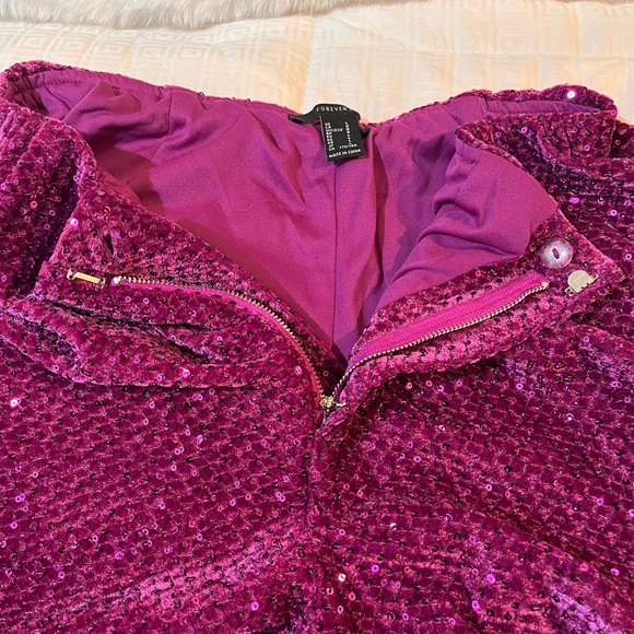 F21 Sequin Fuchsia Shorts Large
Sequin Velour Barbie Fuscia shorts - Picture 4 of 9